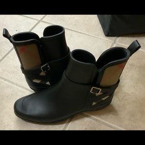 Burberry Black Check Detail Belted Rain Boots rain boots. Size 41
